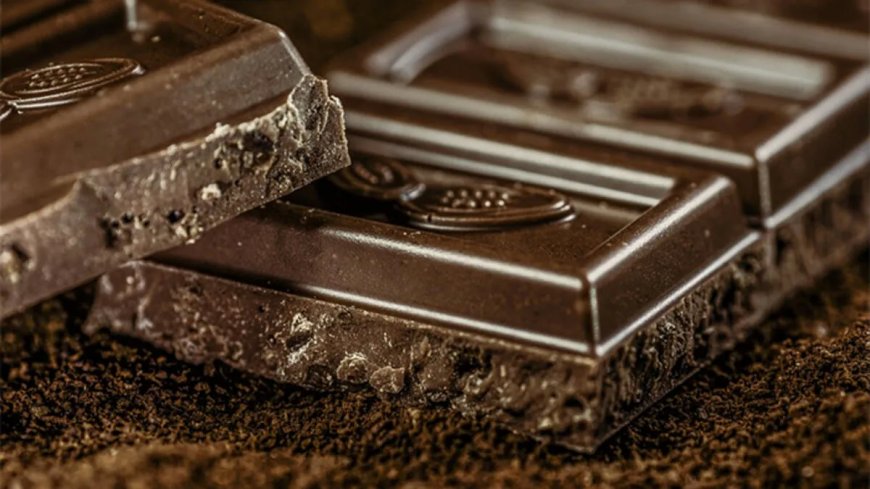 Rüyada Çikolata Yemek: Keyif, Tatmin ve Şımartılma İsteği