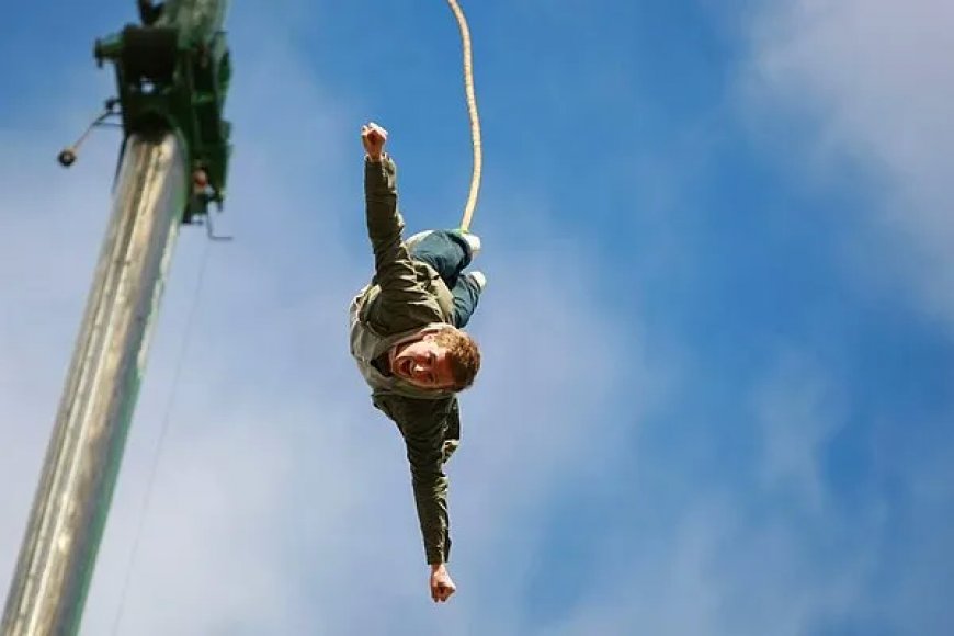Rüyada Bungee Jumping Yapmak: Cesaret, Risk Alma ve Sınırları Zorlama